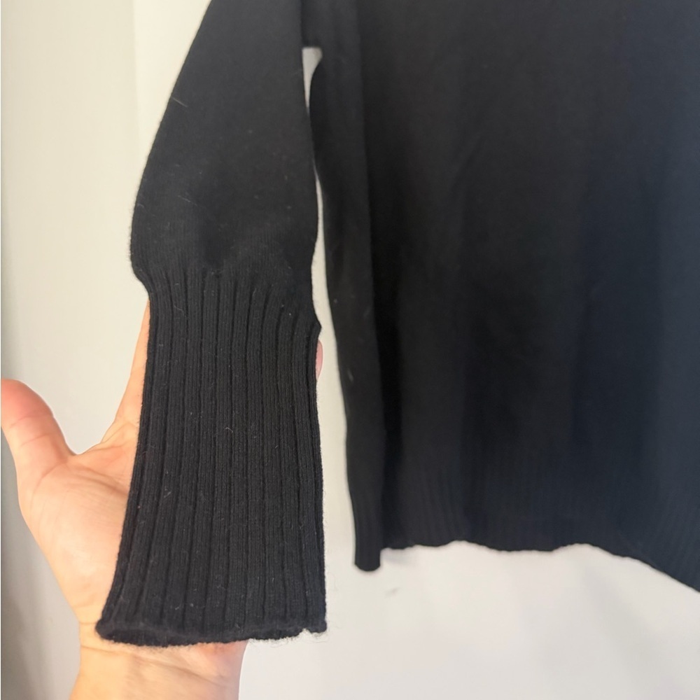 J. McLaughlin Women’s XS (measures larger) pure black roll neck cashmere sweater - Picture 3 of 7